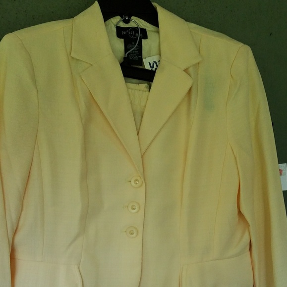 Size 16 Perfect Timing light weight skirt suit - Picture 1 of 4